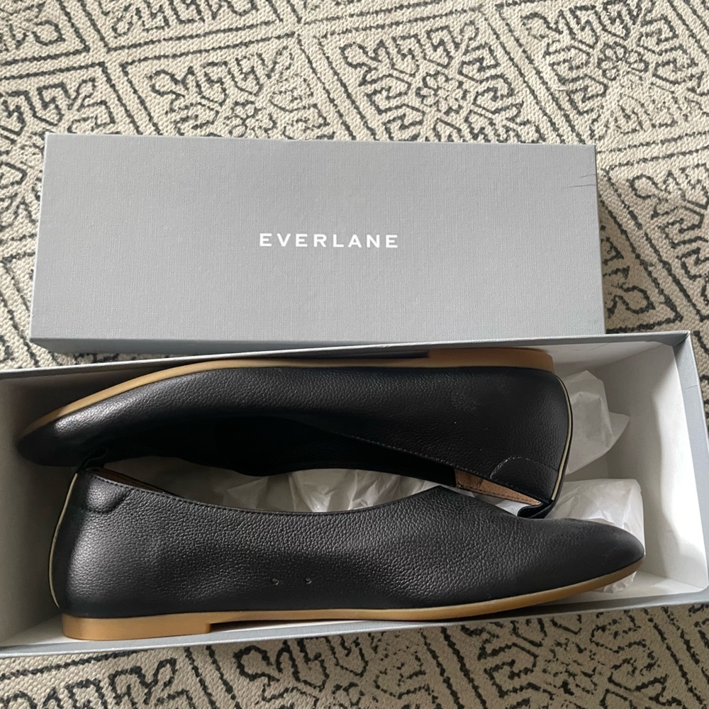 NWT/NIB Everlane Day Glove flats in black, size 7